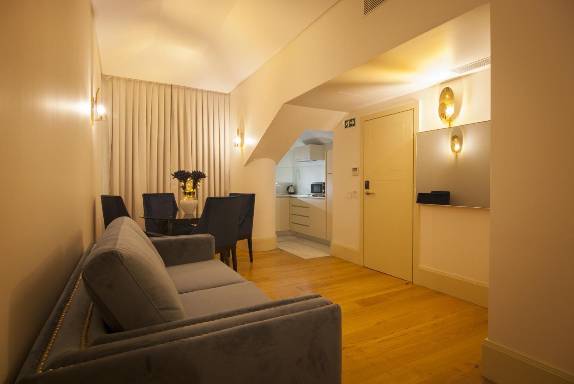 Superior Apartment with City View